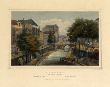 30389 Gezicht op de Oudegracht te Utrecht tussen de Bakkerbrug en de Viebrug (op de achtergrond), uit het zuiden.